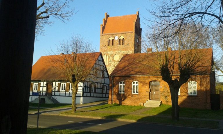 Nitzow - Blick zur Kirche